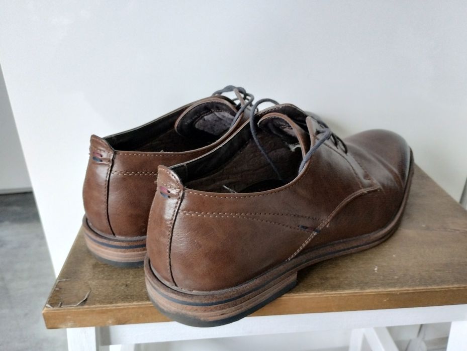 Buty męskie brązowe 44 praktycznie nowe.