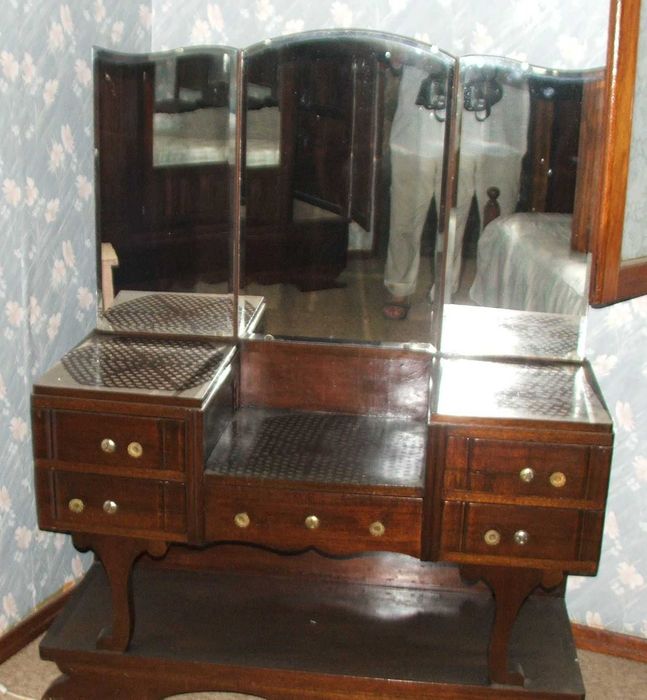 Toucador com espelho tri-partido (antigo)