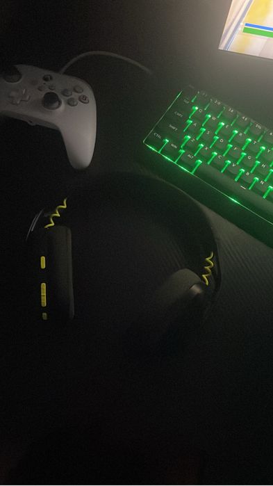 Logitech G435 (Headphone)