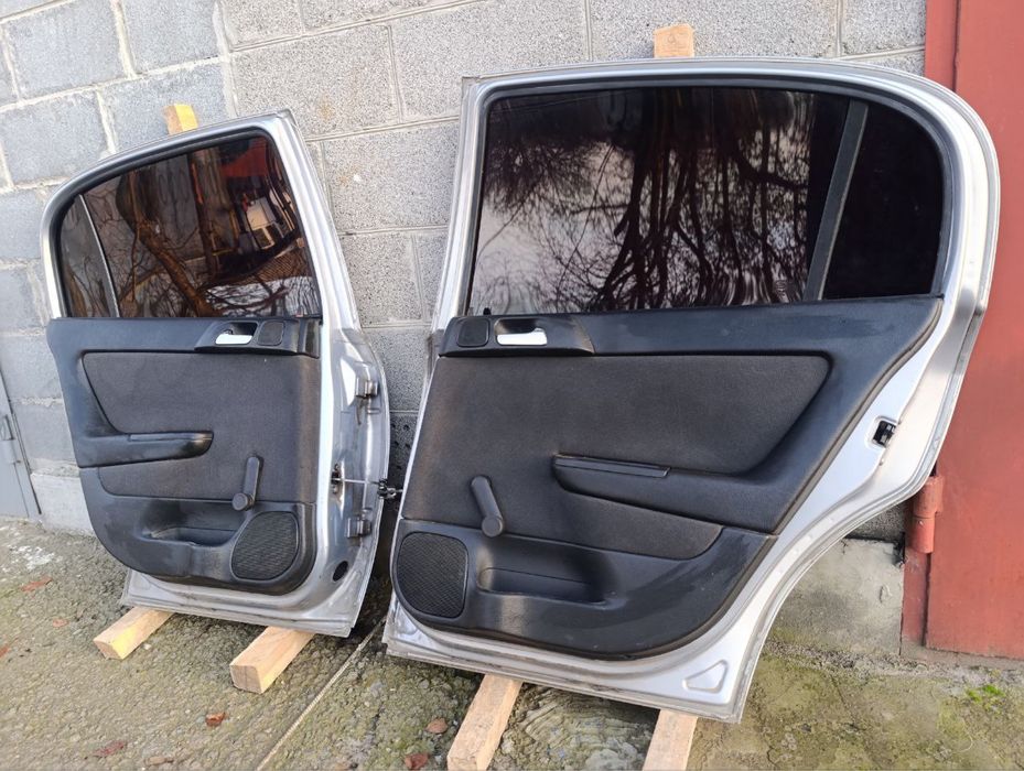 Задні двері Опель Астра G седан  права і ліва в зборі