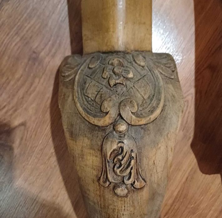Antyczne rzeźbione nogi do stołu