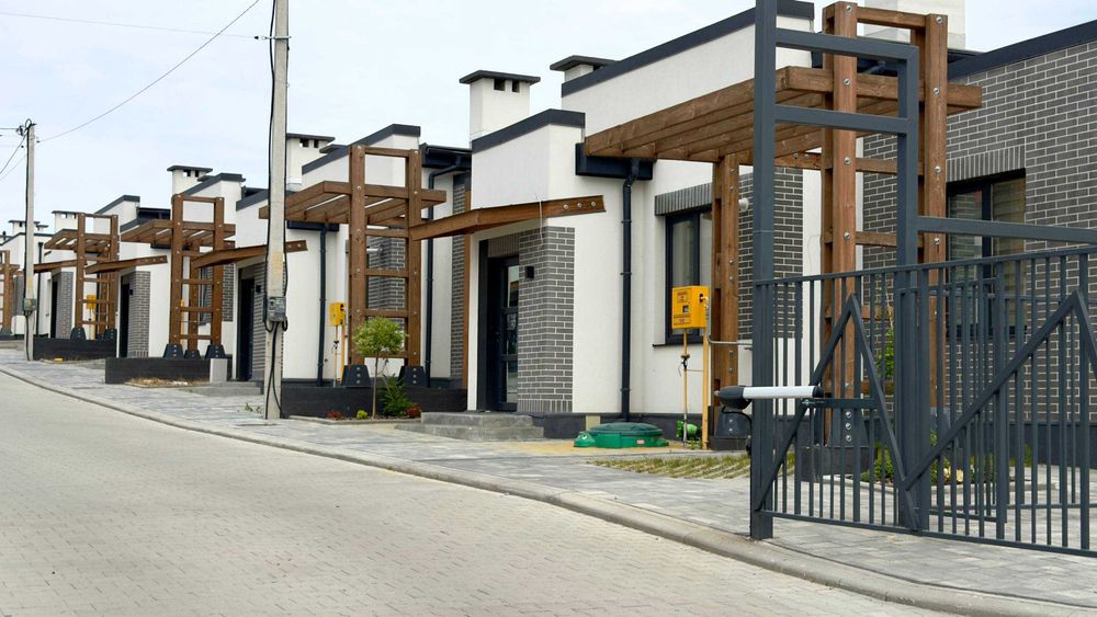 Продам котедж з міськими комунікаціями. БЕЗ КОМІСІЇ ДЛЯ ПОКУПЦЯ ! ! !