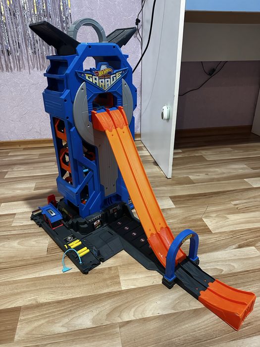 Гараж Hotwheels