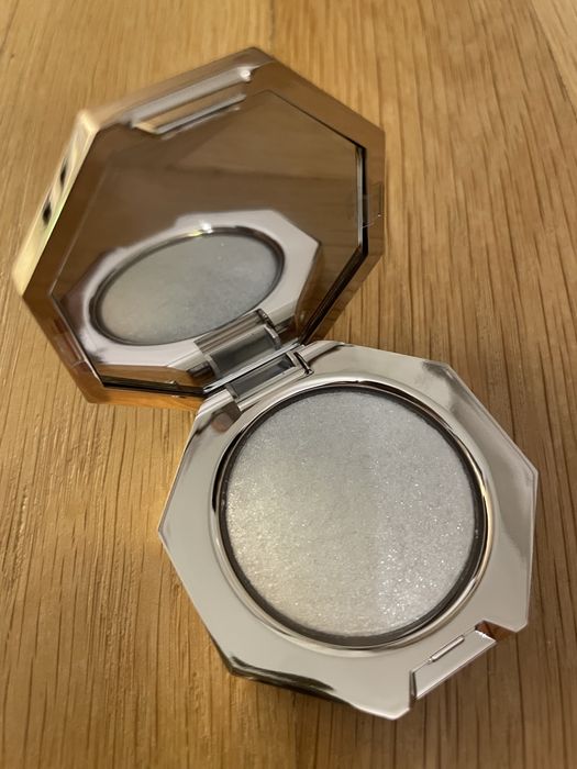 Fenty Beauty Diamond bomb how many carats