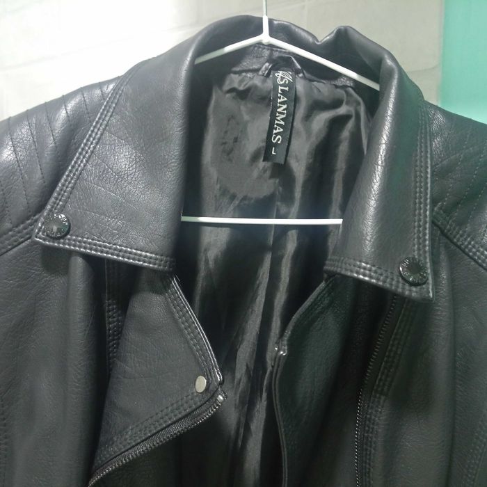 Шкіряна куртка для дівчини