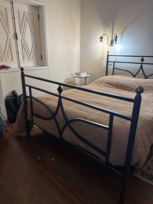 Conjunto de Cama de casal + duas mesinhas de cabeceira a