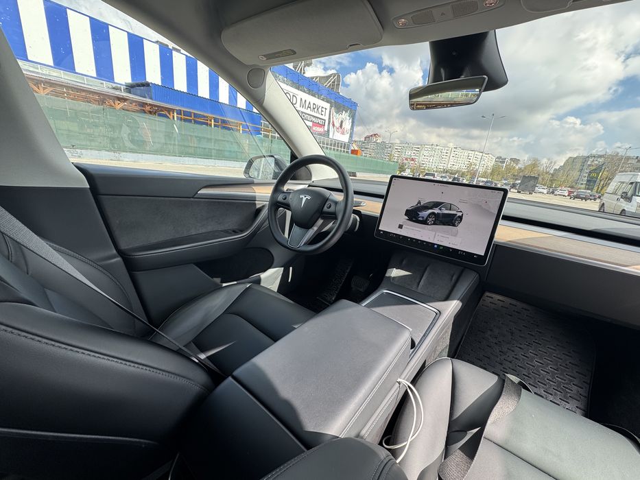 Tesla Y 2023 dual motor