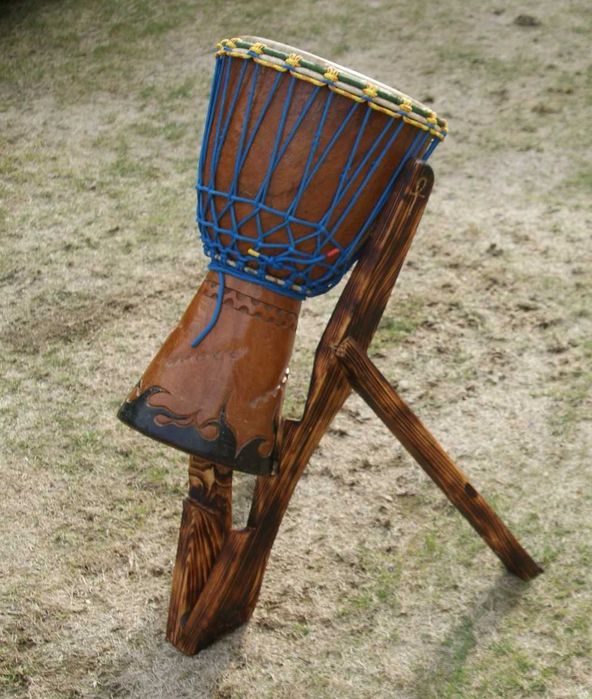 Statyw do djembe. drewniany.