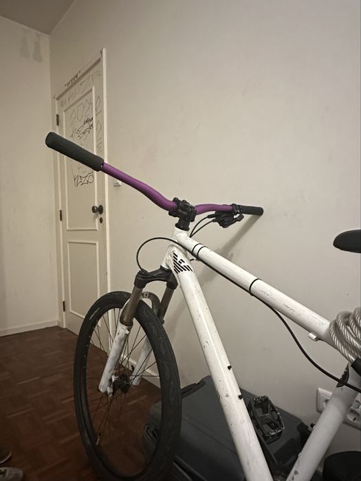 Bicicleta Berg Trailrock 3.0 modificada para manobras/dirt jump, vendo ou troco por trotinete elétrica em bom estado