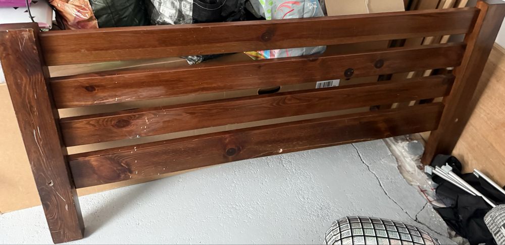 Sprzedam lóżko drewniane 140x200 cm