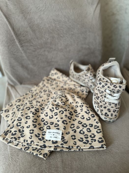 Набір шапка снуд і кросівки