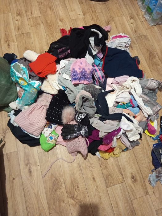 Мешок шапки, шарфы, колготки