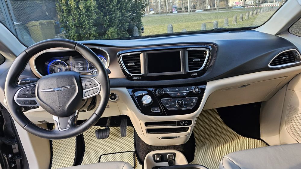 Chrysler Pacifica 2018 Benzyna Turing L