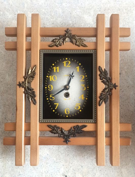 Настенные часы "Маяк", "Янтарь", "Молния"