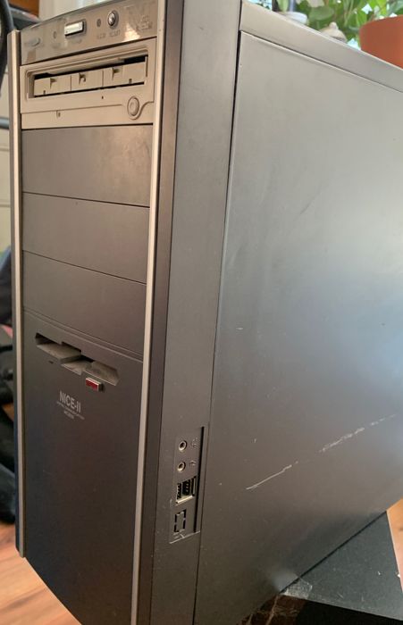 Komputer stacjonarny K8 Triton nForce4Ultra Series