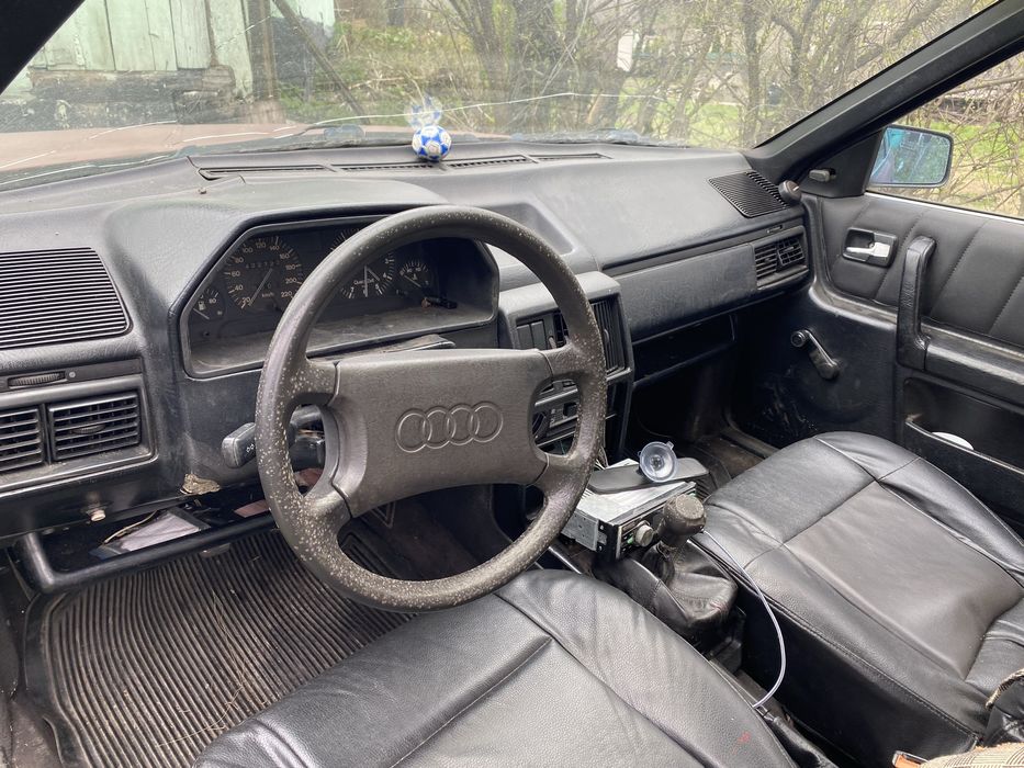 Продам терміново Audi 100 на запчастини