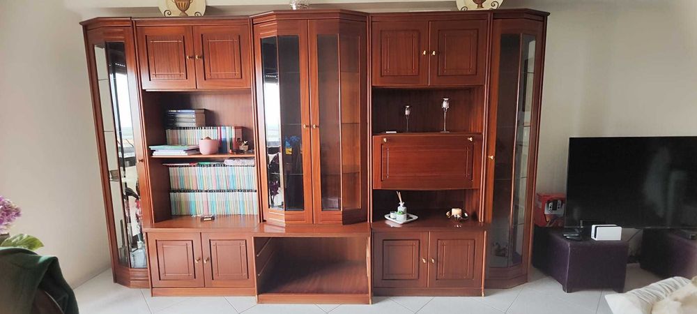 Móvel de Sala com cristaleiras