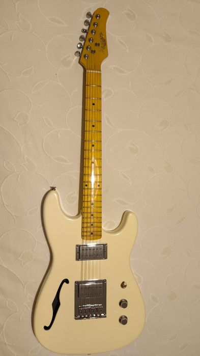 Guitarra Xaviere semi hallow body