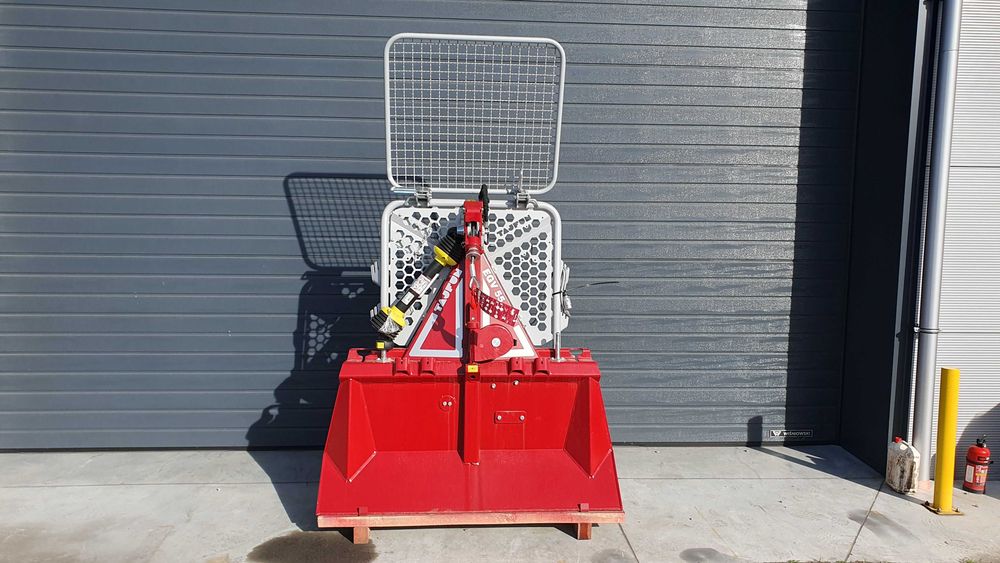 Wyciągarka leśna do drzewa Tajfun EGV 55AHK - opcja Sterowanie radiowe