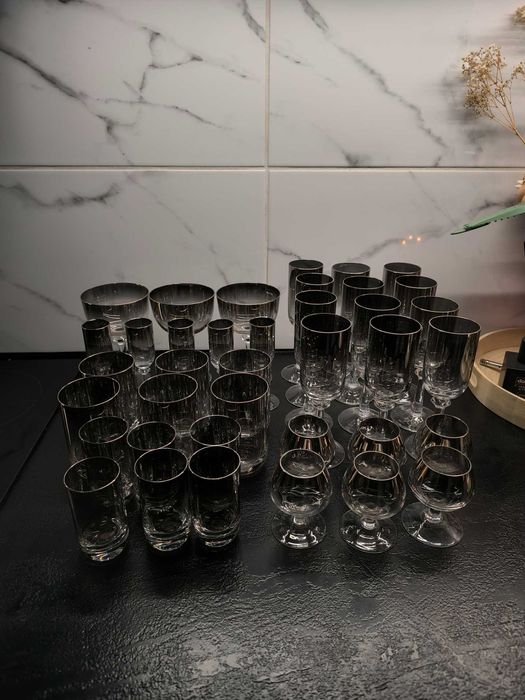 Zestaw kieliszków, szklanek, szkło platynowane, PRL