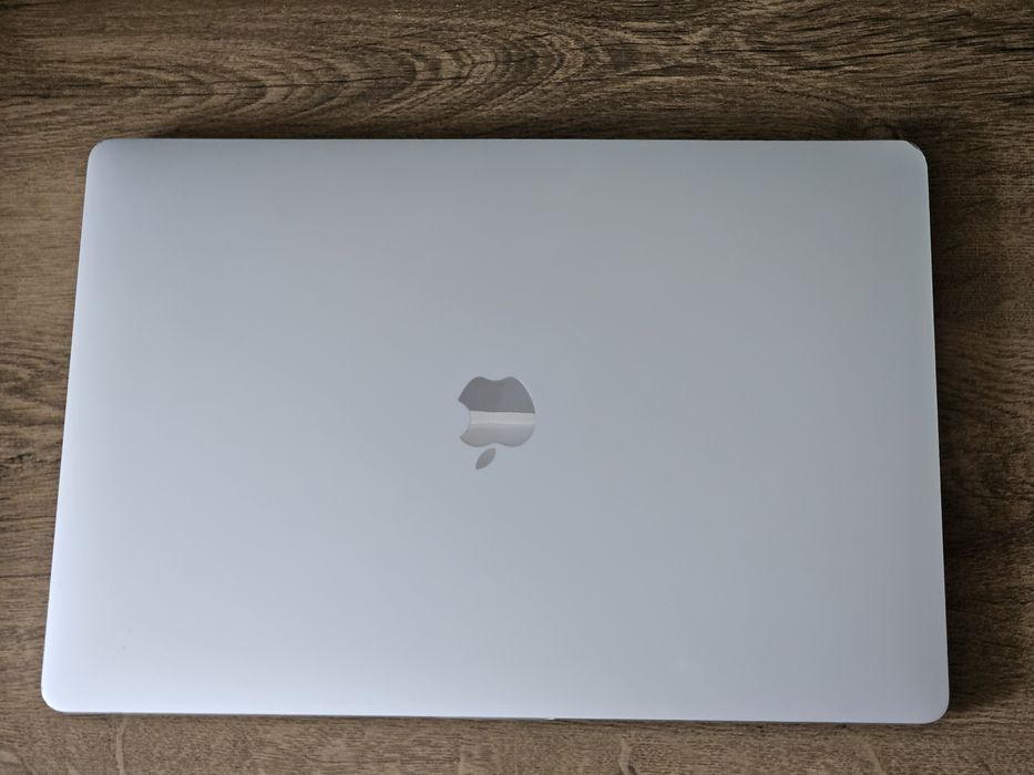 Macbook pro 16 2019 16gb 512gb