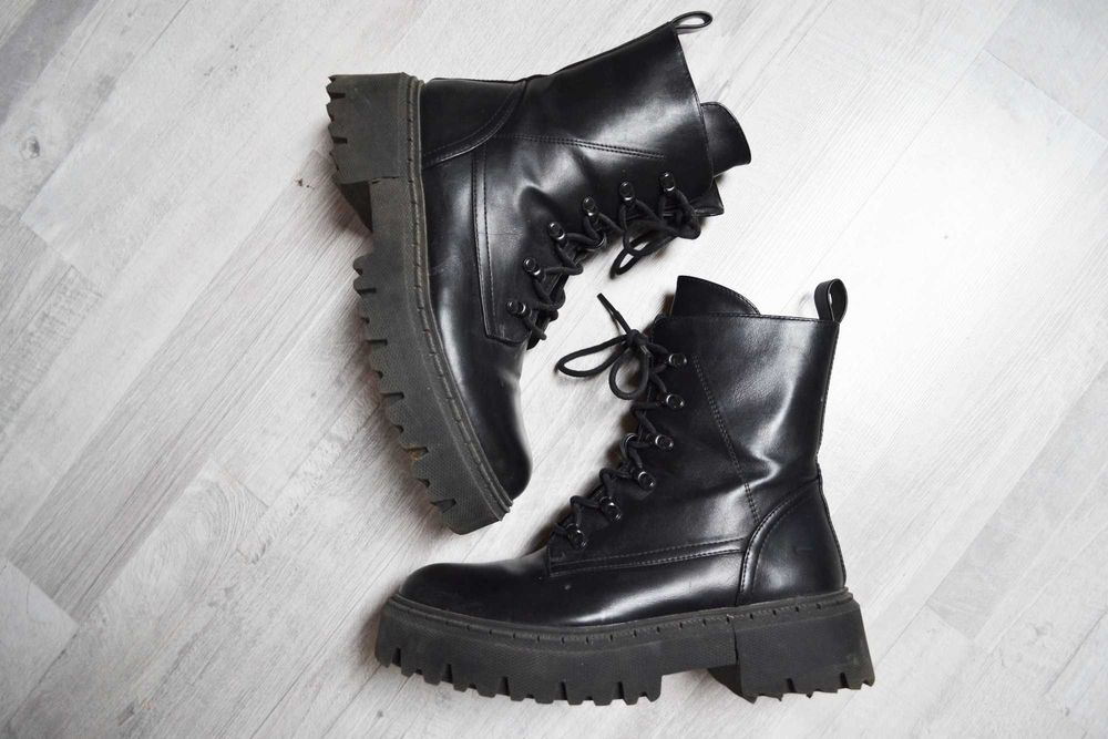 Trapery czarne 41 buty zimowe glany