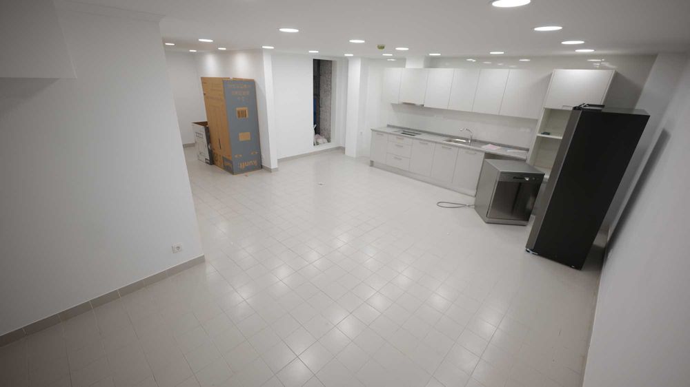 Quarto com varanda e wc privado - casa nova renovada