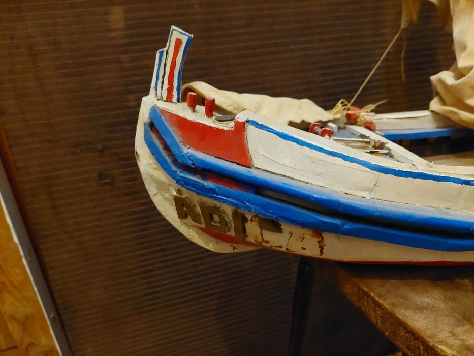 Maqueta barco pesca tradicional cerca 50 cms
