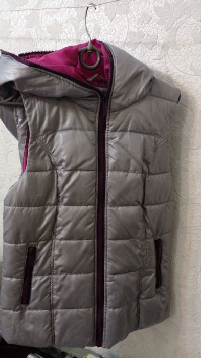 Жилетка безрукавка р.44