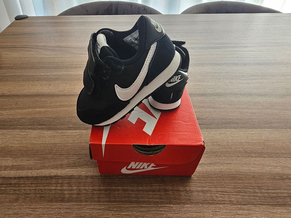 Sapatilha Nova - Nike MD Valiant