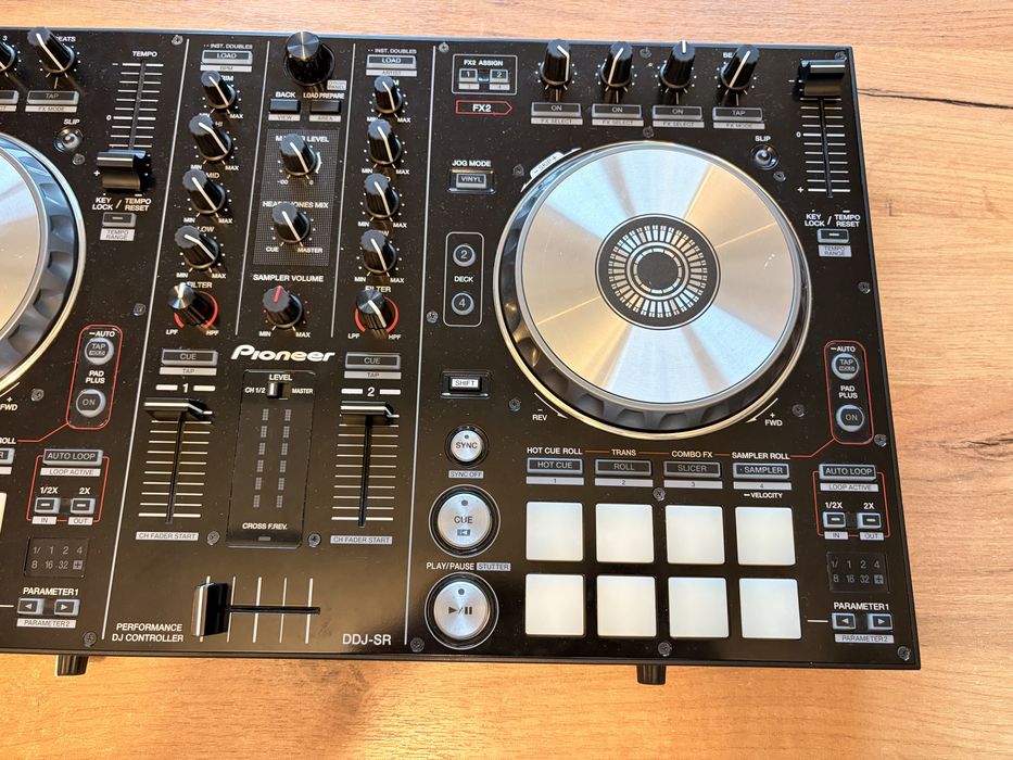 Konsola DJ Pioneer DDJ-SR + Laptop Toshiba