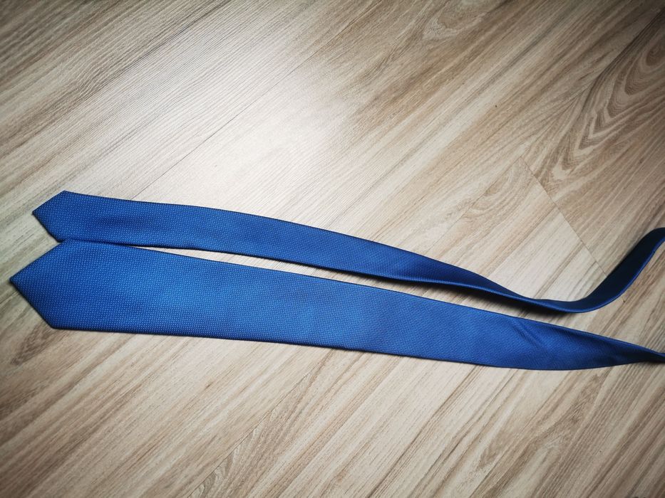 Niebieski krawat gładkj