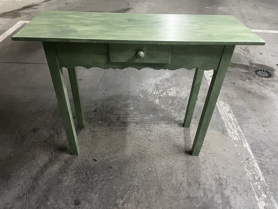 Mesa de apoio ou para quarto que pode ser decorativo