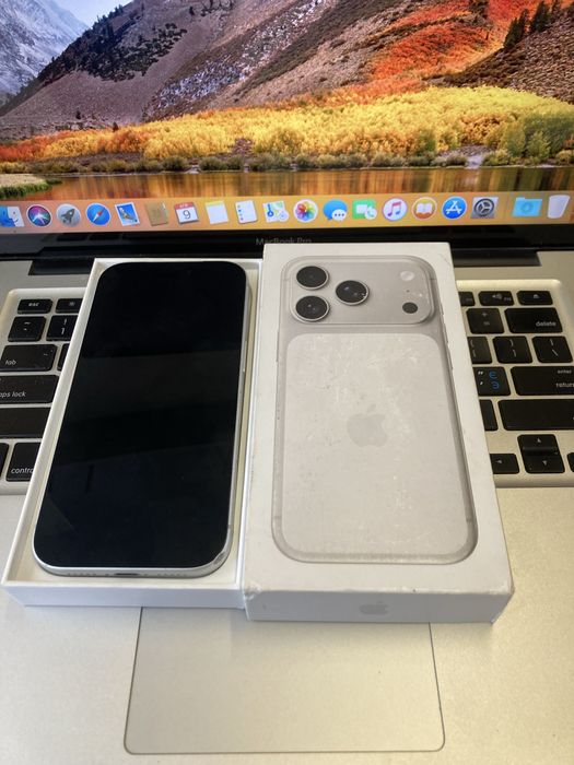 Продам iphone 17 pro 256gb white не вмикається взагалі