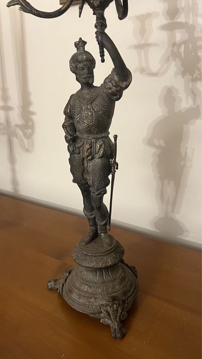 Candelabro em latão 5 lumes com Militar Soldado Romano