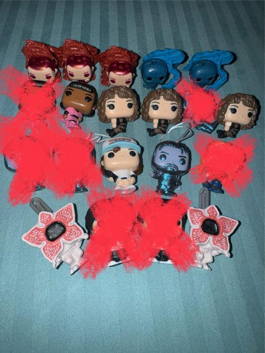 Продам фігурки Kinder Дивні Дива