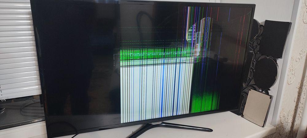 Продам телевизор на запчасти Samsung