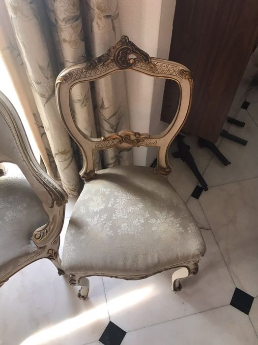 Mobiliario Louis XV em estado impecável