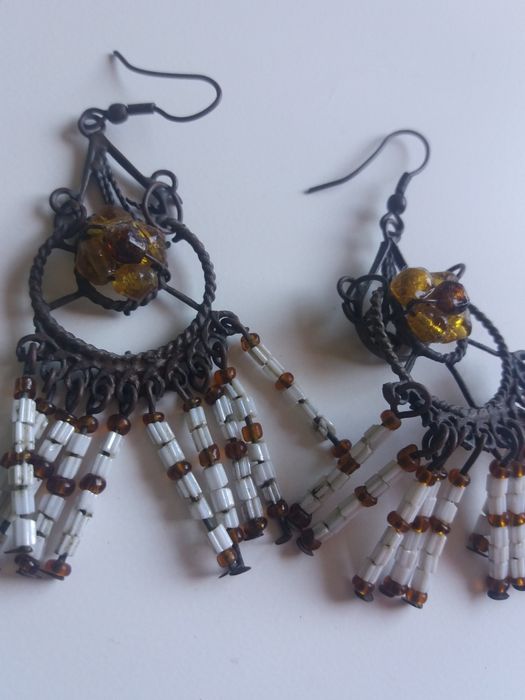 Vários Brincos: Tom de Castanho