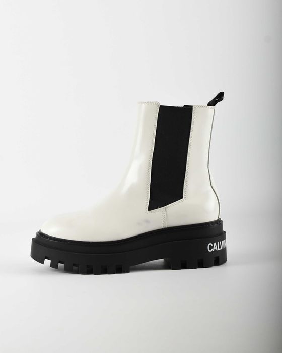 Calvin klein оригінал жіночі челсі білі шкіряні лаковані розмір 38