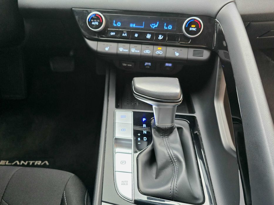 Hyundai Elantra 2020г.в. 2.0 автомат, бензин