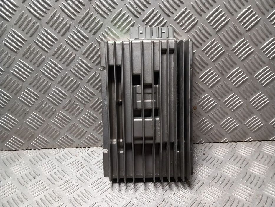 VW PASSAT B7 WZMACNIACZ SAMOCHODOWY RADIA DYNAUDIO 3AA035456C