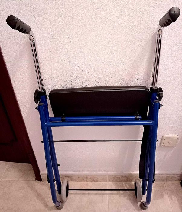 Andarilho com assento