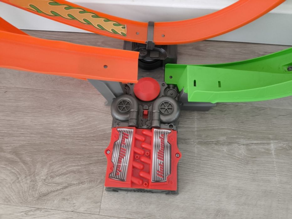 Pista hot wheels automática a pilha