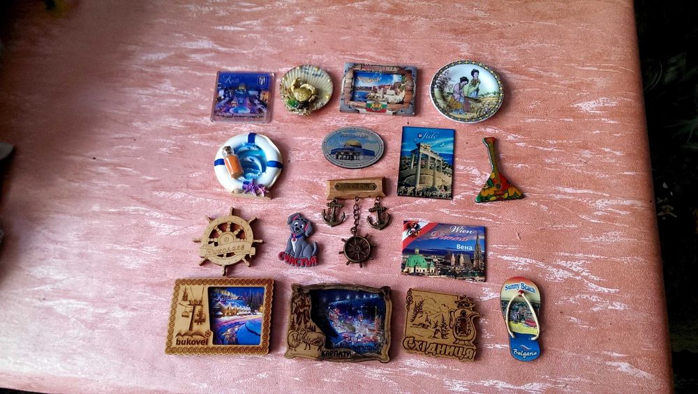 Лот магнитов на холодильник 16 штук цена за всё = 199гр.