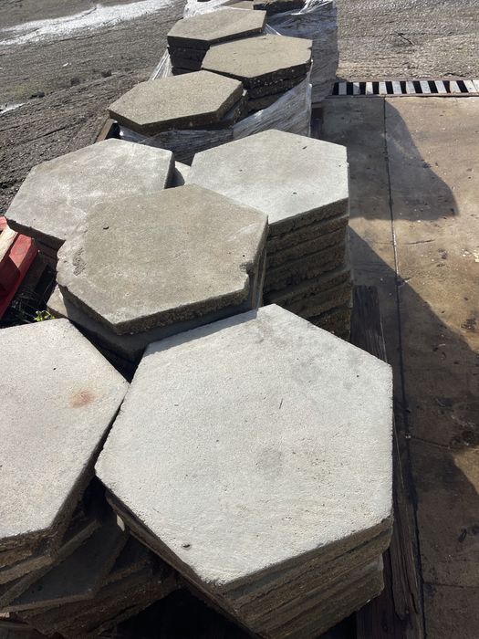 Mosaicos hexagonais em cimento usados
