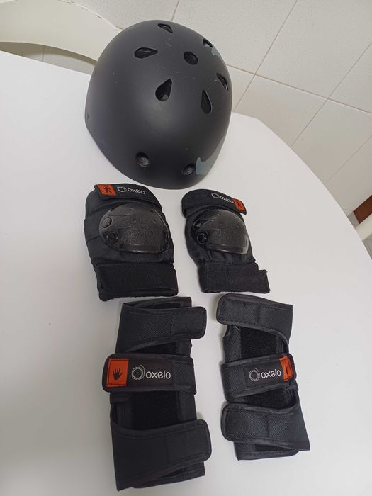 Capacete e 4 proteções para desporto
