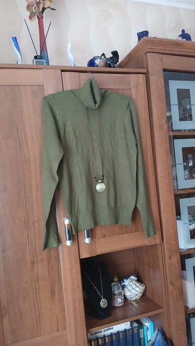 Golfik  oliwka ze złotymi guzikami L/xl nowy