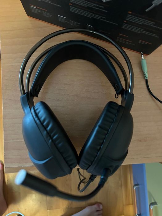 Fones da KROM CLAIN RGB