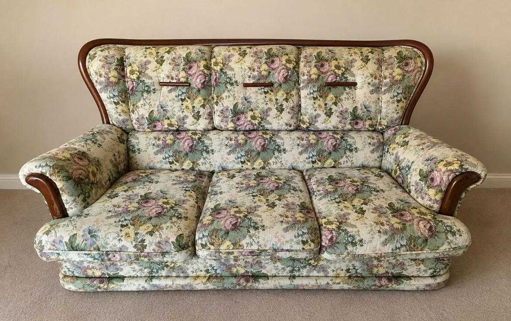 Conjunto de sofá e cadeirões vintage